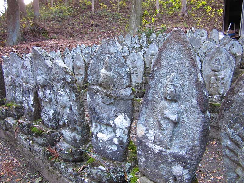Kizo Statues